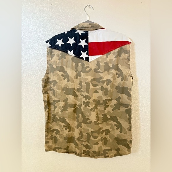 CODY JAMES CAMO BUBBA SLEEVELESS WESTERN SHIRT PATRIOTIC SMALL - Picture 4 of 4